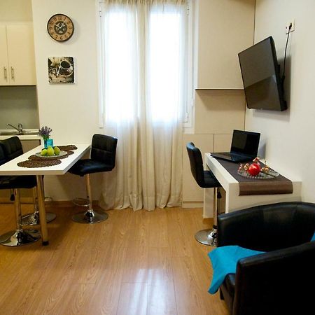 Appartamento Stylish And Elegant Apts Atene Esterno foto